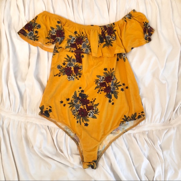 Off the shoulder mustard bodysuit - Picture 2 of 4